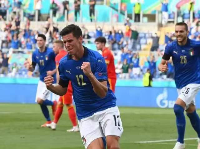 Italia wint de eerste plaats en gaat door